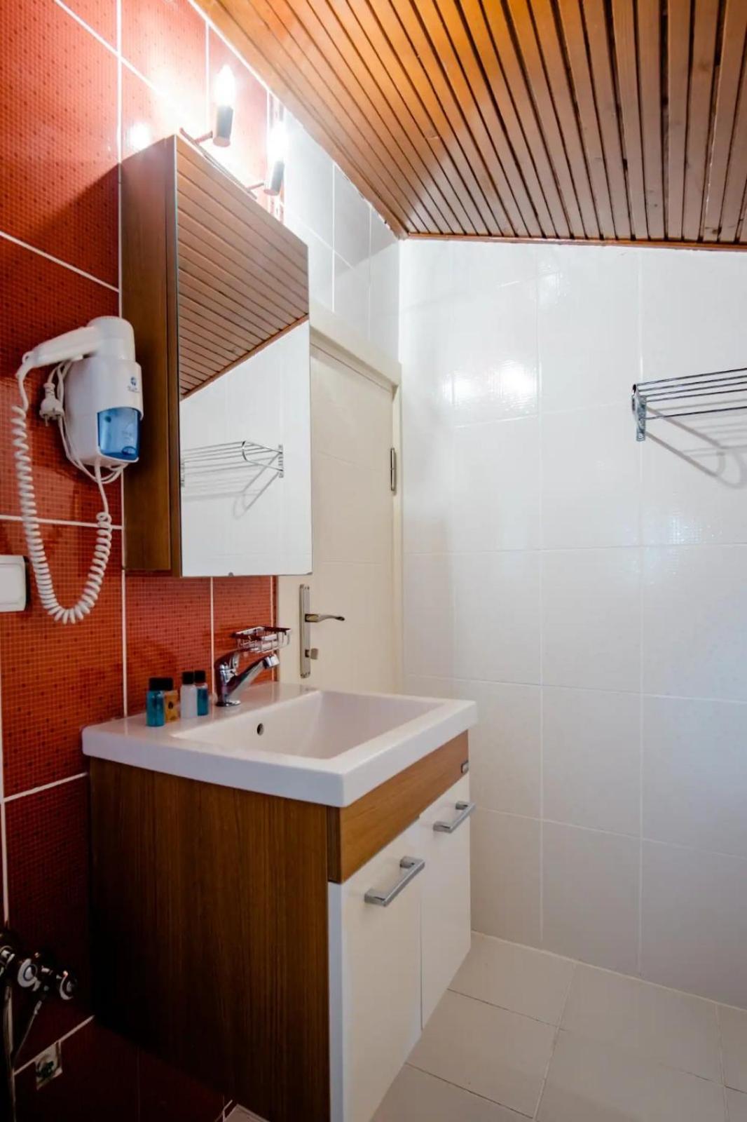 B&B Bybassios